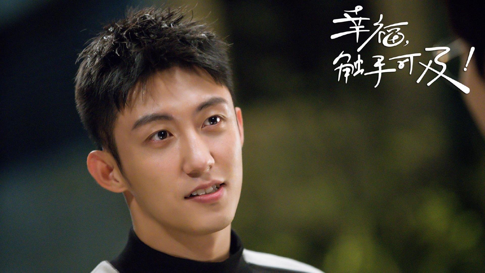 海滩排球明星挑战赛,海浪中的激情角逐,海滩打排球