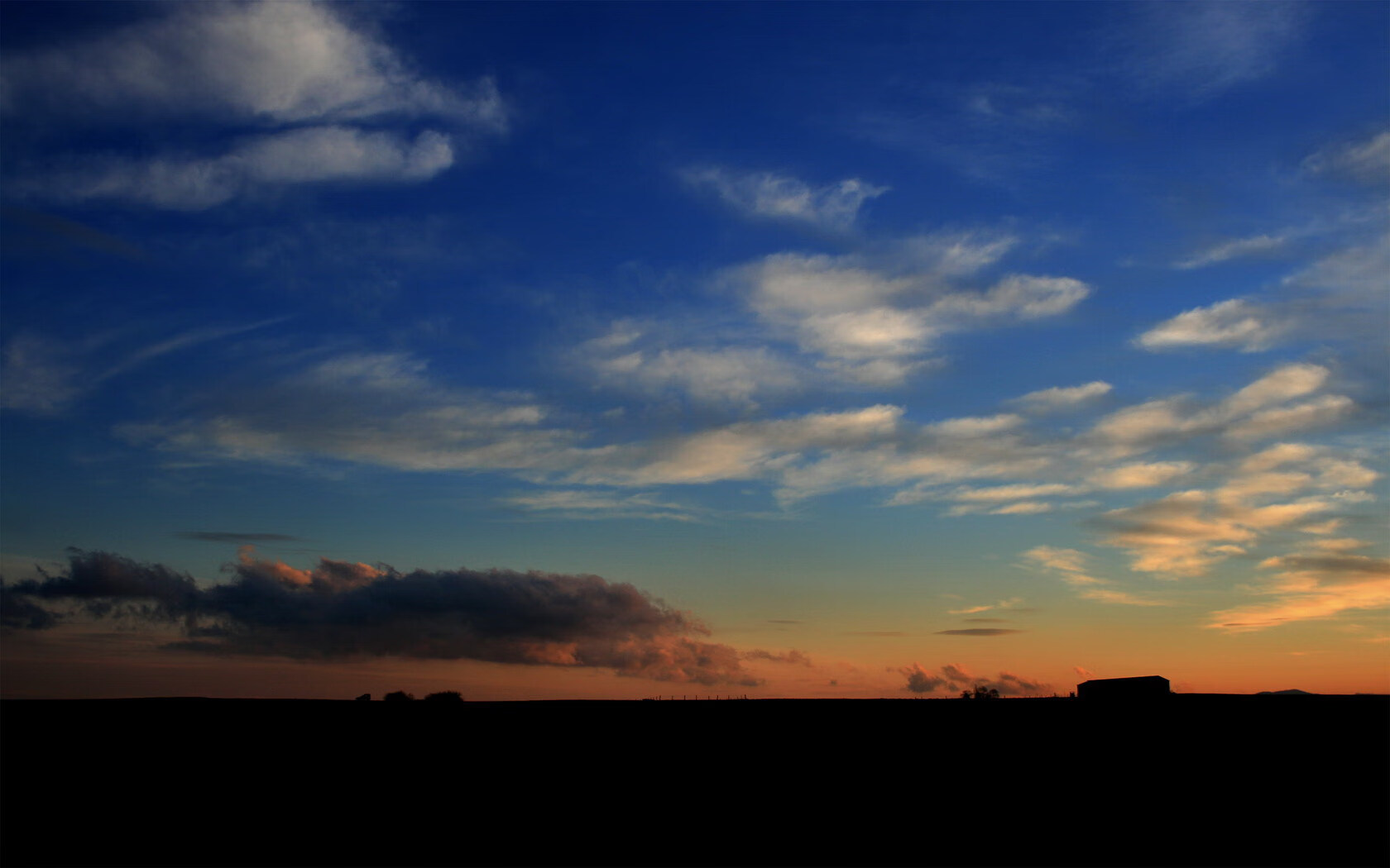南特后防连续失球，主帅或将调整战术，南特球衣