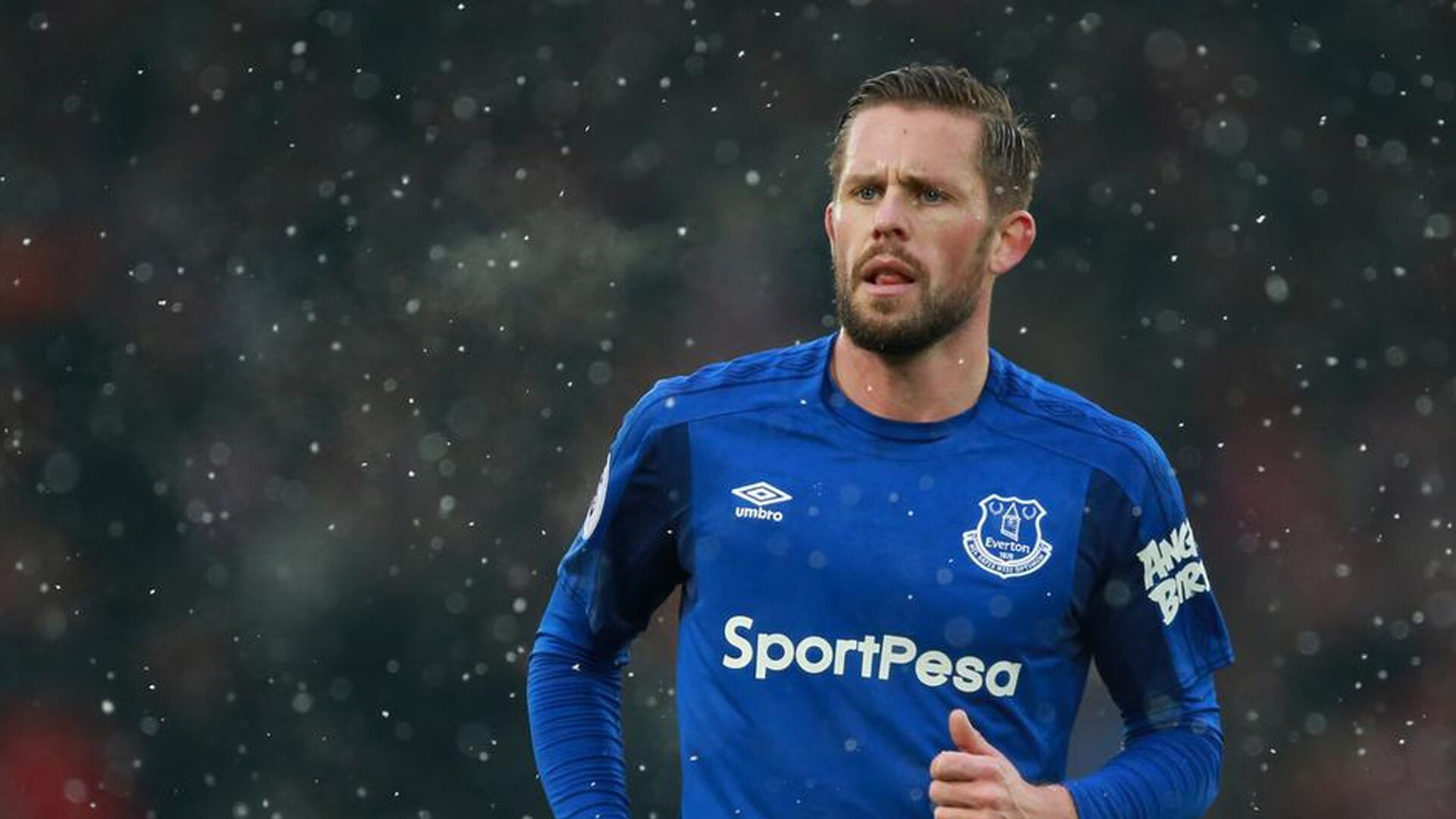 九游平台-是否应制定球员转会透明化新规，球员转会窗口